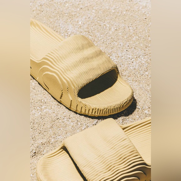 Adilette 22 Slides St Desert Sand / Tan Cream - Picture 11 of 16